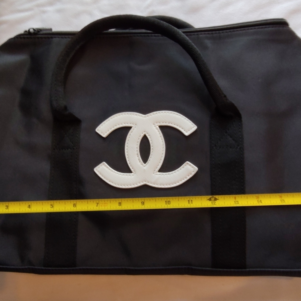 CHANEL Black Logo Tote Bag Detachable Crossbody Strap White CC New Tote Bag - Picture 8 of 8